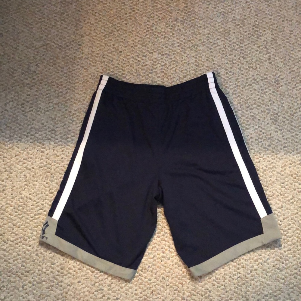 Shorts - Picture 2 of 3